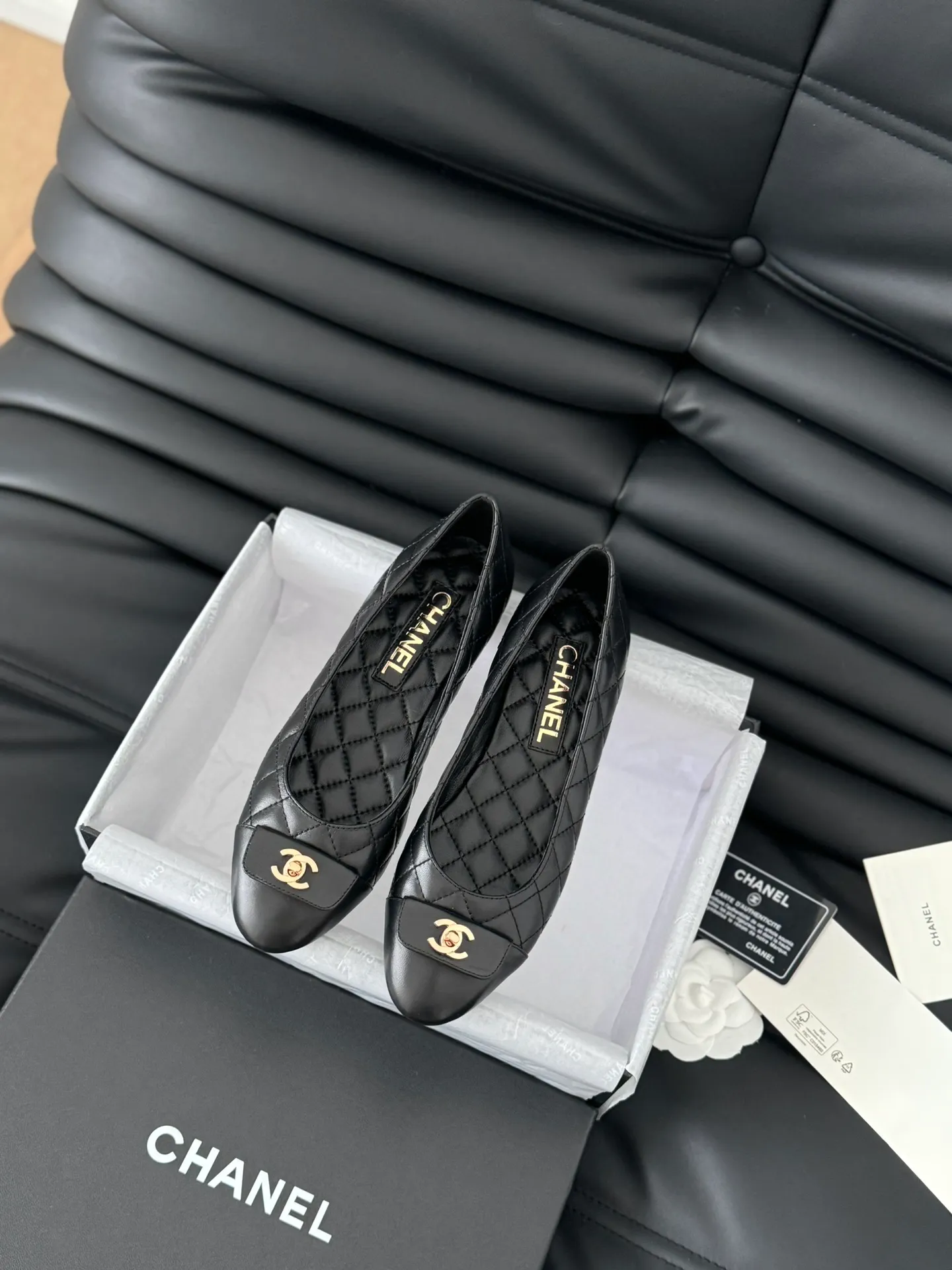 👟👟Ex-factory price 540👟👟 Purchasing-grade Chanel 24B new schoolbag buckle ballet shoes, classic diamond pattern, never tire of it😌 Sheepskin lining on the upper, leather outsole, high flat heel Size: 35-39 Other sizes 40/41/42/43 customized